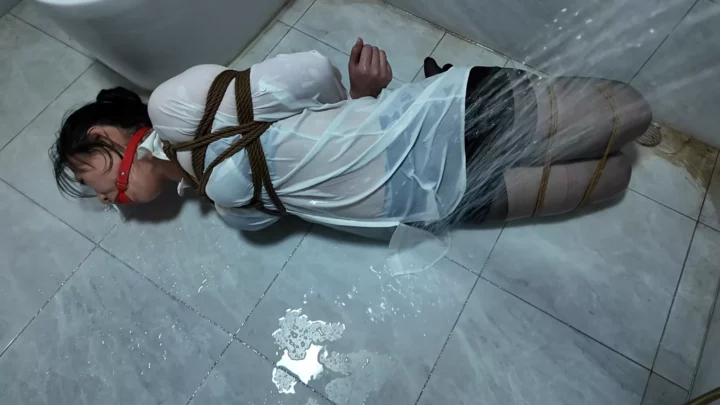 Li Daxia: Zi Han’s Intense Bathroom Hogtie & Shower