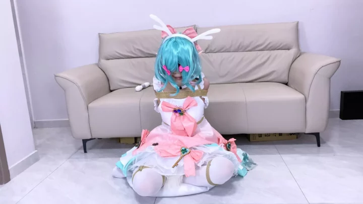Aww Meow: Yao-Time’s Prayer Cosplay Bound & Broken