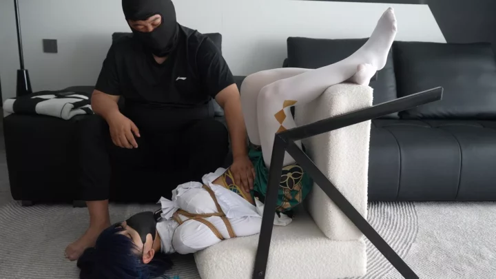 Cosplay Wendy’s Wine Heist: Bound for Her Naughty Deeds