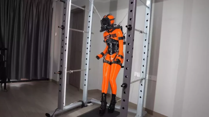 Studio Bling: Latex Racer Girl’s Extreme Treadmill Ordeal