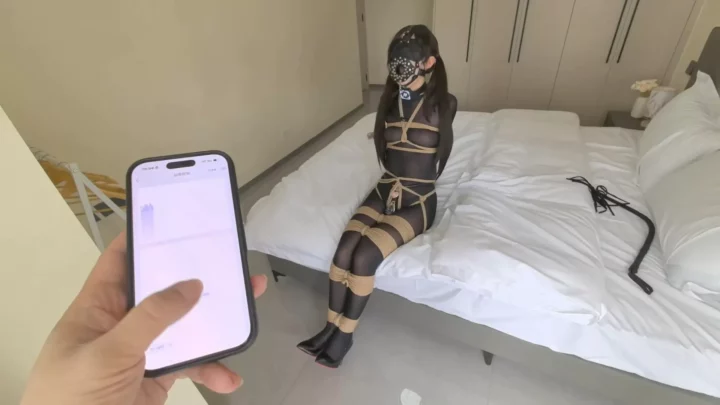 Fan Xiaoxiao: Black Stockings, K9 Restraints & Orgasm Control