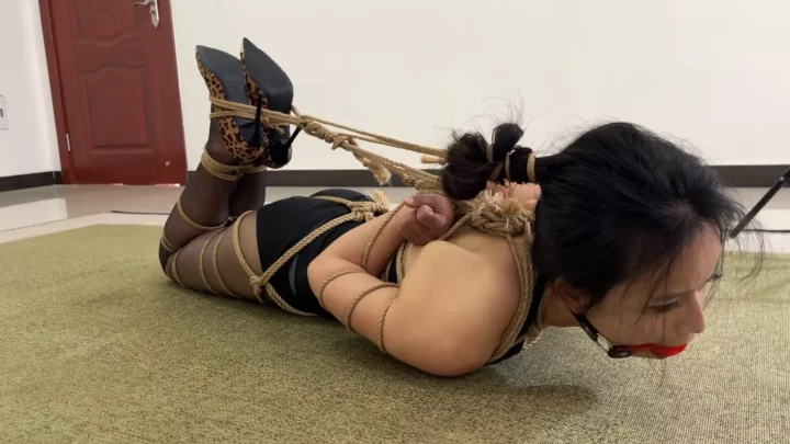 Bingyue: Bound in Black Bodysuit & Five-Flower Hogtie