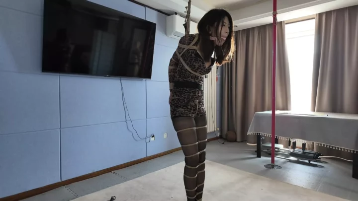 Wei Can’s Extreme Straight Arm Suspension by Beloved by One Rope