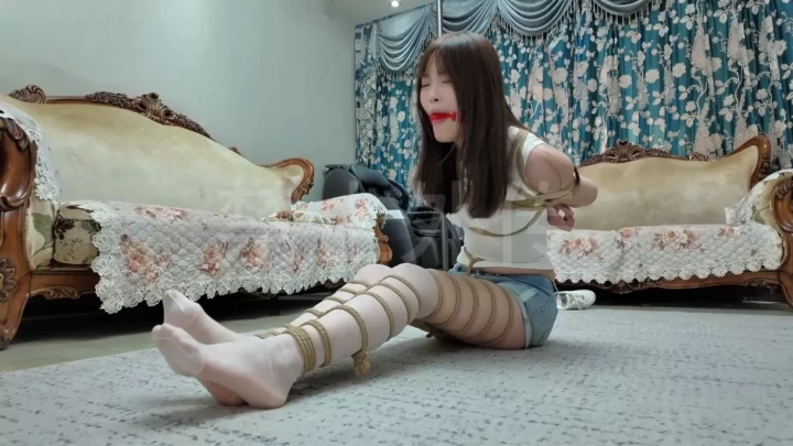 XiaoYao: Nuolan’s White Stocking Ordeal – A Binding Beauty Chronicle