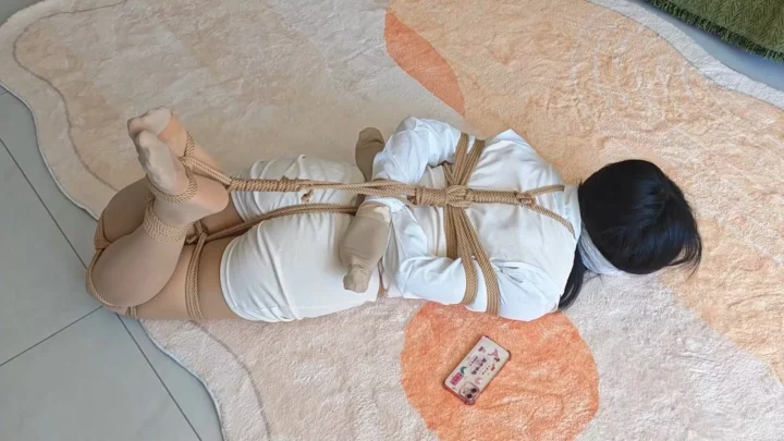 Mu Xiaoyu’s Desperate Struggle: Rope Heart Jun’s Hogtie Nightmare