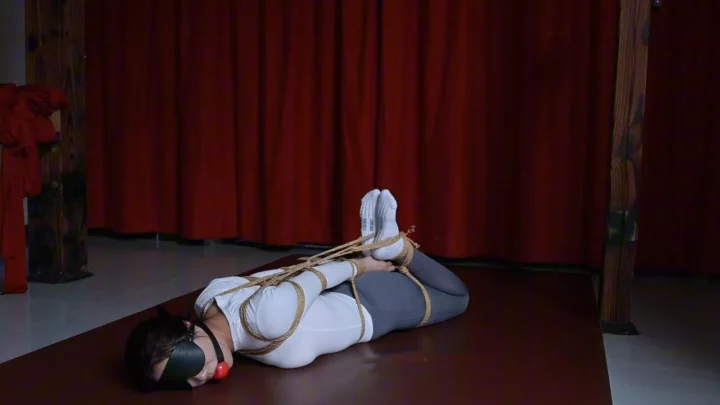 Urban White-Collar Worker Xiao Chun’s European-Style Straight Arm Big Mouth Ball Placement