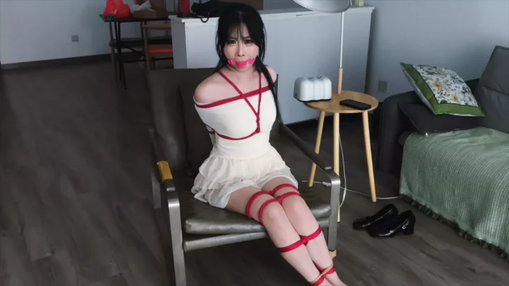 Heyi Original: Home Invasion, Restrained Beauty, and a Gummy Gag