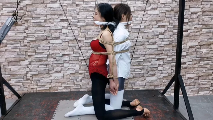 HD to Rope Friends: Yi Xian’er & Xi Xi’s Back-to-Back Bondage