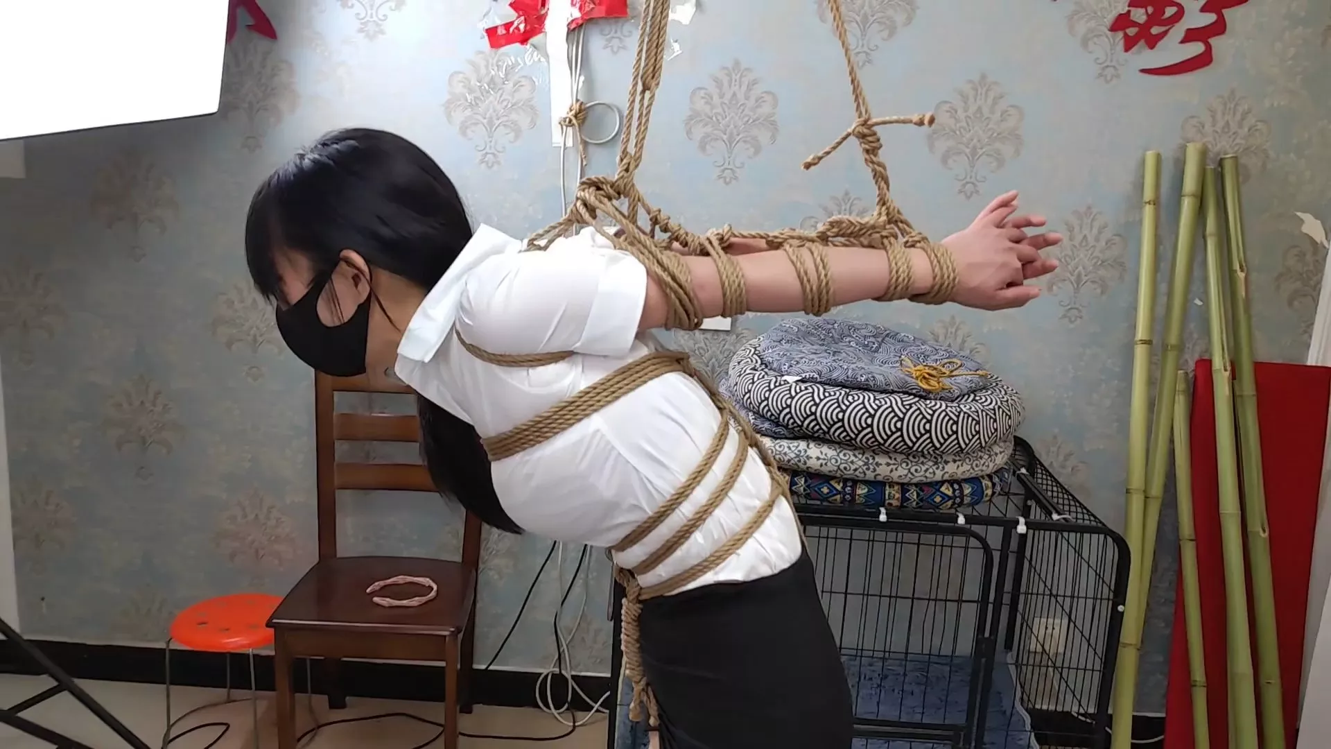 Screenshot 1 from Willing Studio: Chen Xiaoxue Endures Extreme Four-Horse Strappado