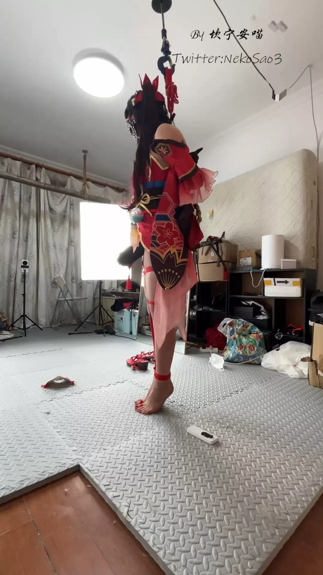 Screenshot 1 from Kan Meow: Hanabi’s Cosplay Peril – Suspended in Bondage