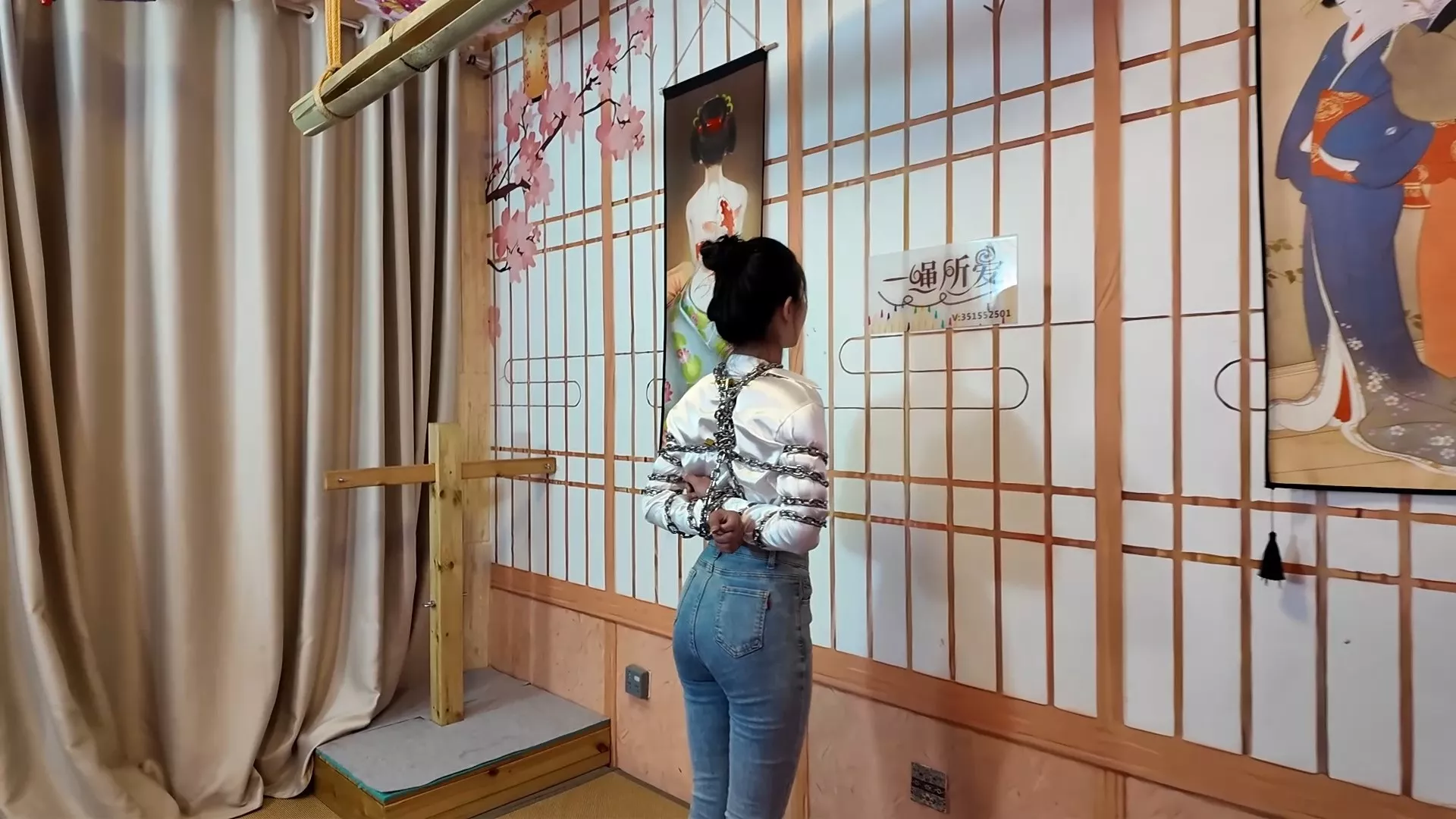 Screenshot 1 from Luo Luo’s Extreme Four-Horse Iron Chain Bondage by Beloved by One Rope