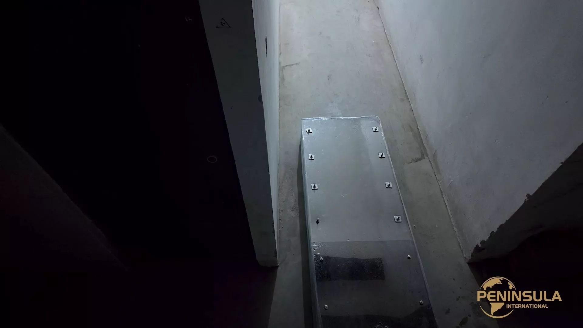 Screenshot 1 from Jinan Rope: Fragile Beauty in Chinese Device Bondage