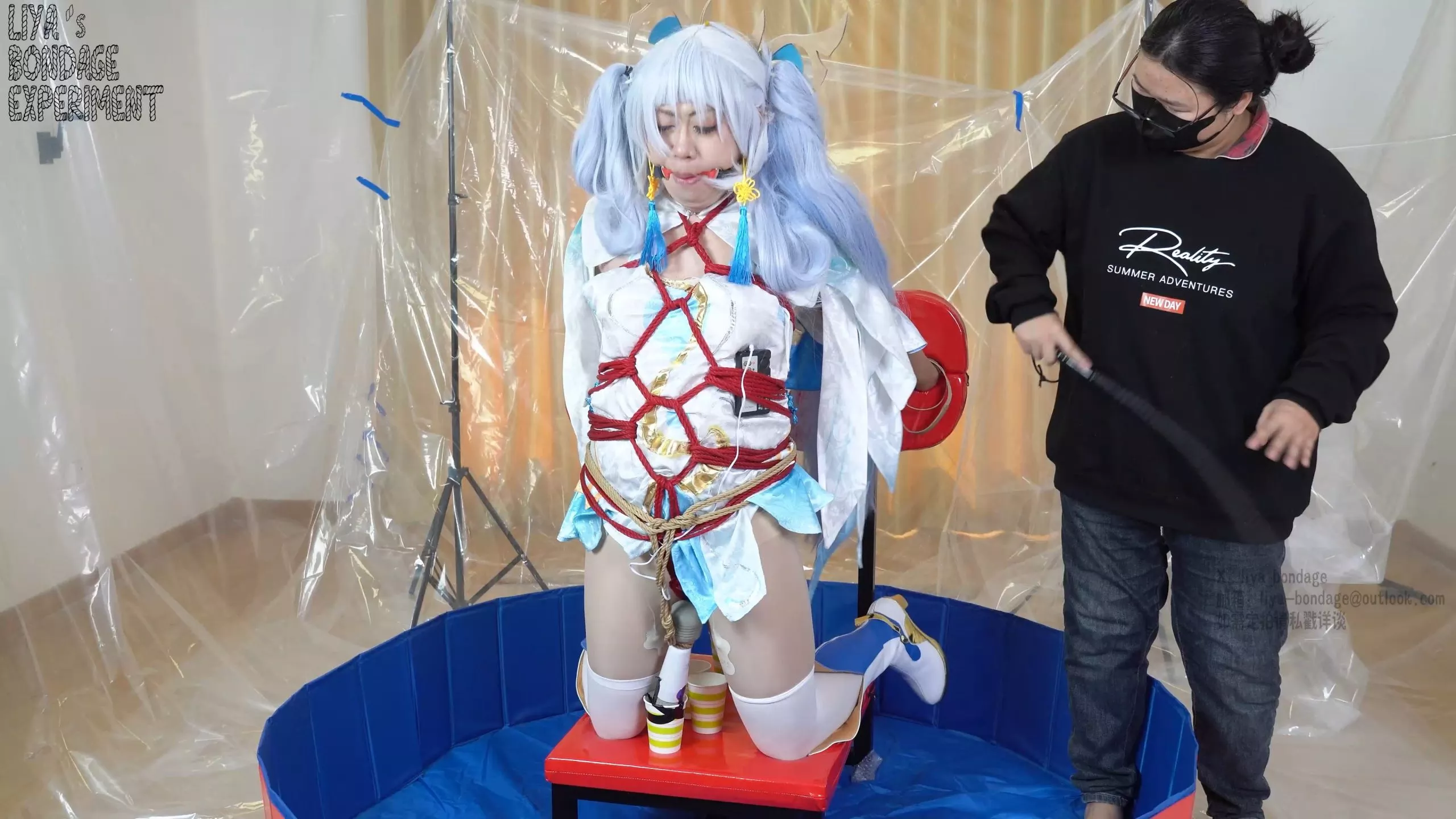 Screenshot 1 from Liya: Chinese Cosplay Model’s Extreme Ice & Fire Ordeal