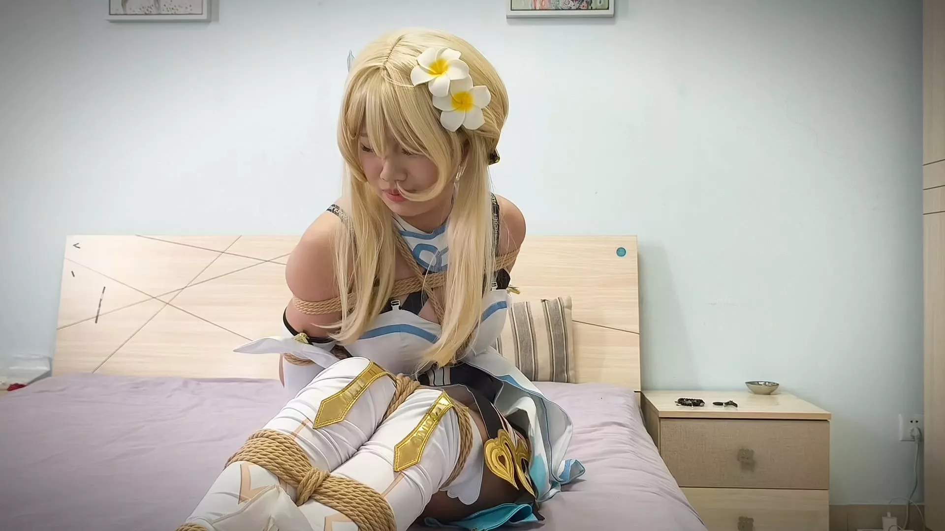 Screenshot 1 from Genshin Impact’s Ying Cosplay: Paimon’s Perilous Predicament