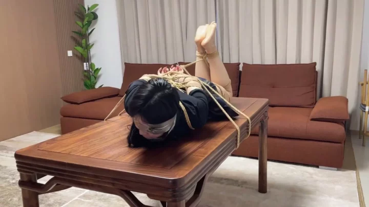Screenshot 5 from Home Visit: Bad Girl’s Debt Leads to Wu Han’s Predicament