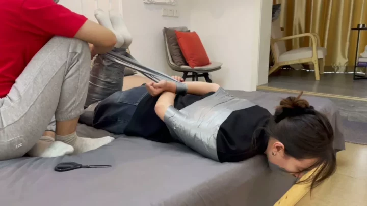 Screenshot 6 from Bound Art Records: Silver Tape Hogtie & Four-Horse Struggle