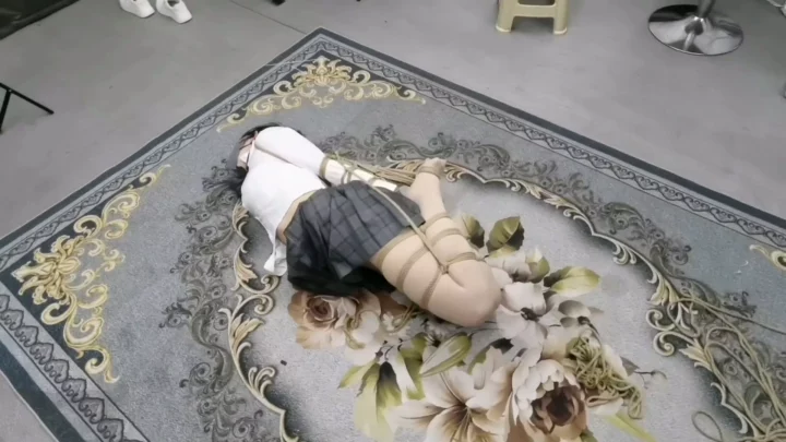 Screenshot 3 from HD to Rope Friends: Yunxianer Sima & Rouxianer’s Captive Display