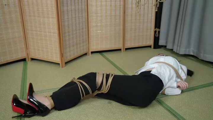 Screenshot 5 from Abducted in Heels: Chinese Office Lady’s Bound Predicament