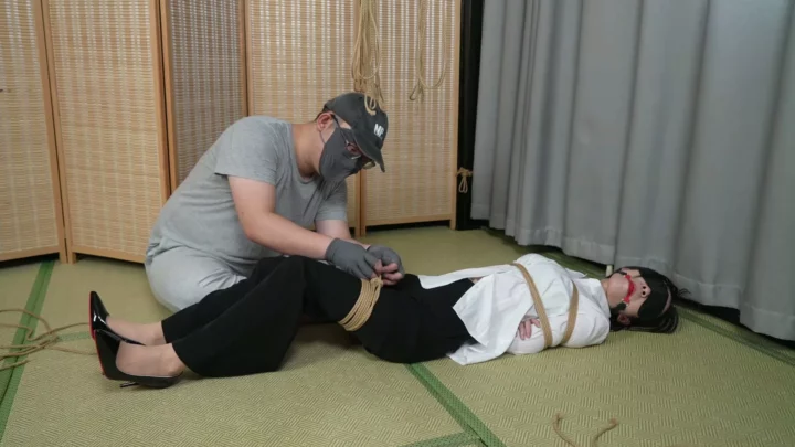 Screenshot 8 from Abducted in Heels: Chinese Office Lady’s Bound Predicament