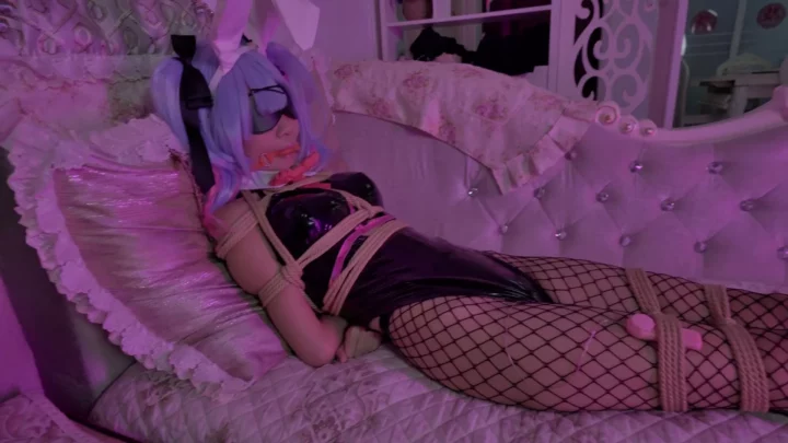Screenshot 7 from Hatsune Rabbit Hole: Fishnet & Bondage Training by Leng Shao & Bei Niang