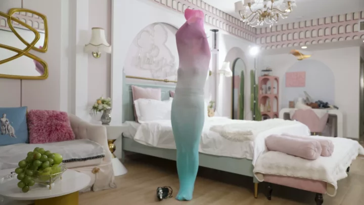 Screenshot 5 from Red Carp Studio: Vibrant Stockings Mummification