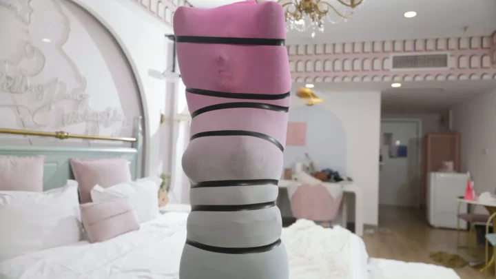 Screenshot 8 from Red Carp Studio: Vibrant Stockings Mummification