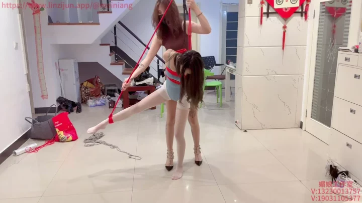 Screenshot 3 from Mei Niang Studio: Extreme Rope Leg Stretch Torture