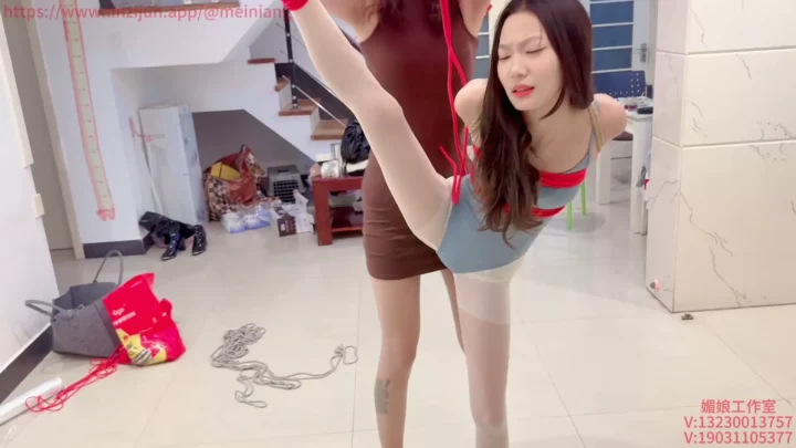Screenshot 8 from Mei Niang Studio: Extreme Rope Leg Stretch Torture