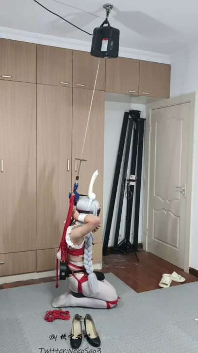 Screenshot 4 from Kan Meow: Extreme Self-Bondage with the Fiji Cup