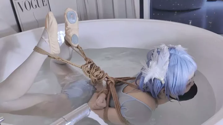 Screenshot 8 from Linlindie mm: Ballerina’s Bathtub Bondage Nightmare