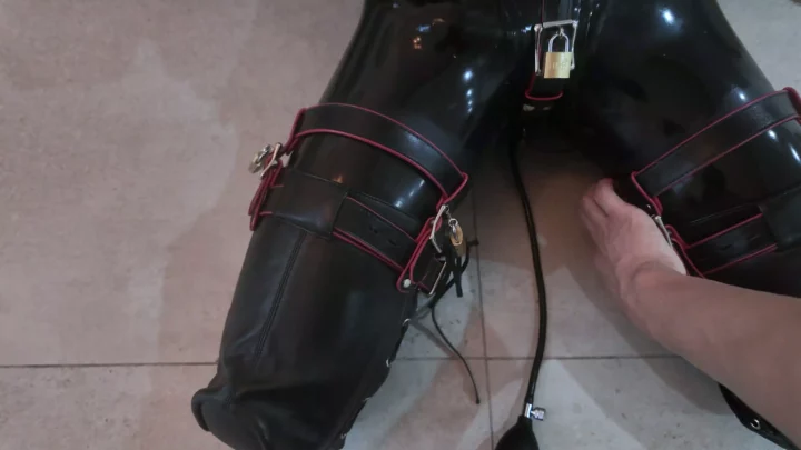 Screenshot 4 from ZHUA: K9 Suit Puppy Play – Corset, Dog Mask & High Heels