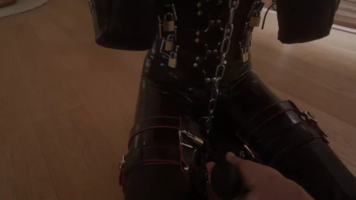 Screenshot 7 from ZHUA: K9 Suit Puppy Play – Corset, Dog Mask & High Heels