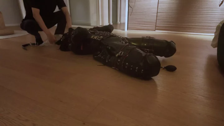 Screenshot 8 from ZHUA: K9 Suit Puppy Play – Corset, Dog Mask & High Heels