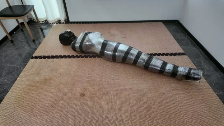 Screenshot 6 from ZHUA: Mummified in Clear Film – Breathplay & Hogtie
