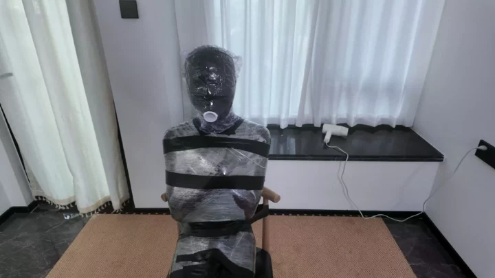 Screenshot 9 from ZHUA: Mummified in Clear Film – Breathplay & Hogtie