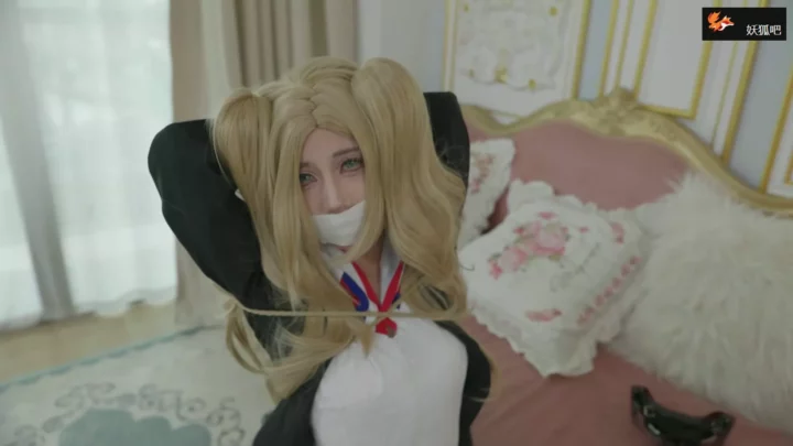 Screenshot 3 from Persona 5: An Takamaki’s Perilous Photoshoot, Pt. 1 – Red Carp Studio