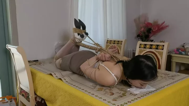 Screenshot 9 from Honey’s Extreme Four-Horse Struggle: JS Studio’s Japanese Bondage
