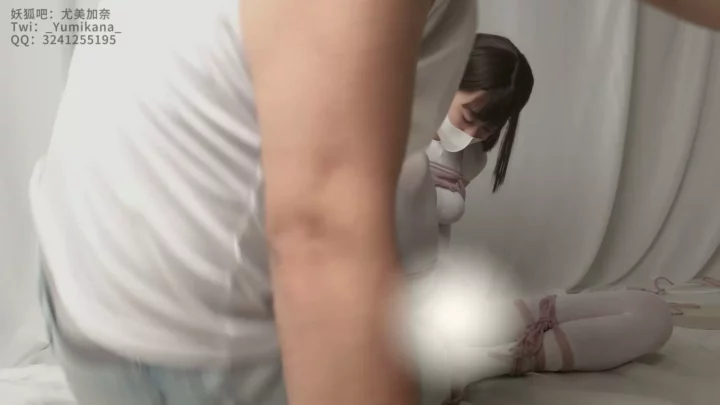 Screenshot 3 from Yumi Kana: White Silk Jumpsuit Bondage Ordeal