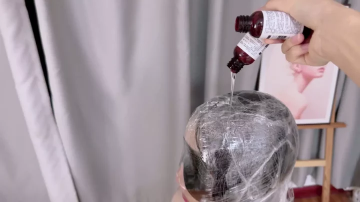 Screenshot 9 from MUMUZI: Xiaojiu’s Extreme Plastic Wrap Mummification & Liquid Drizzle