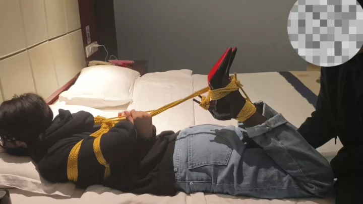Screenshot 7 from Rabbit’s Ultimate Hogtie Challenge: Qing zuo gongzuo shi