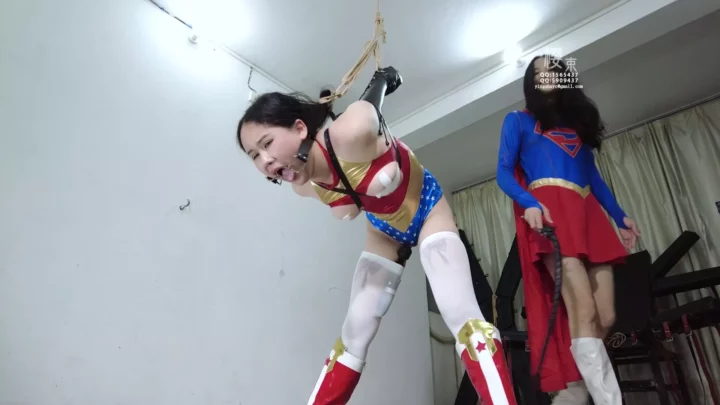 Screenshot 7 from Superwoman vs. Wonder Woman: Sakura Bunch Original