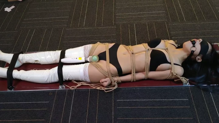 Screenshot 8 from Willing Studio: Tangyuan’s White Latex Humiliation