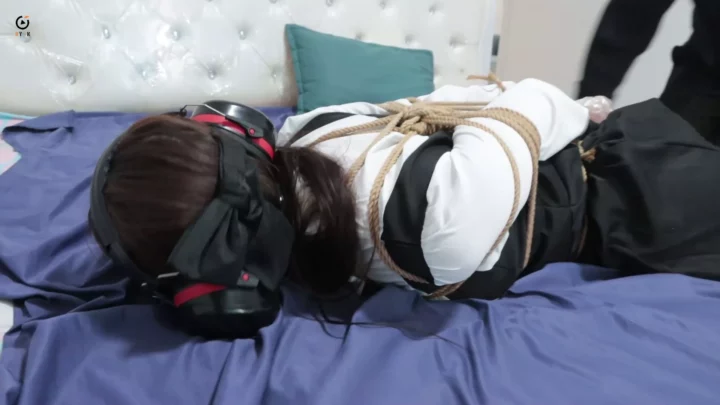 Screenshot 8 from Deeco Studio: Exclusive Android Fetish Club
