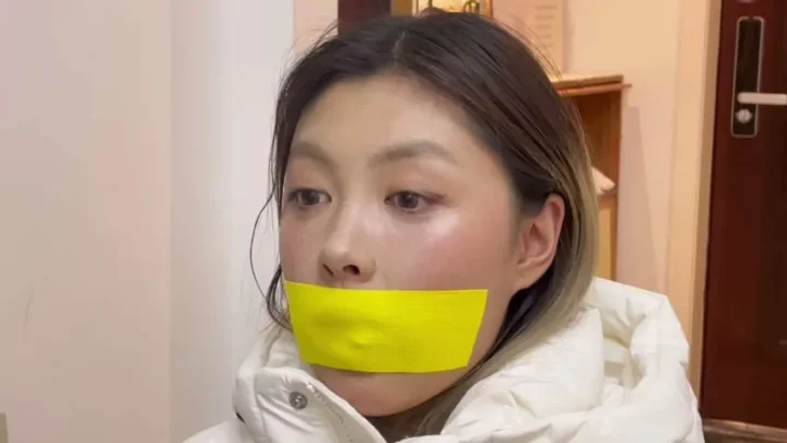 Screenshot 8 from Xiao Han’s Silent Struggle: Bound in a Thick Down Jacket