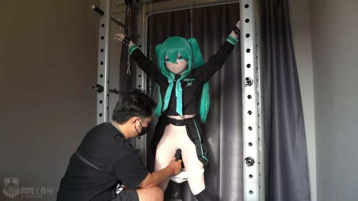 Screenshot 5 from Mika’s Gantry Suspension: Crotch Breathing Tube