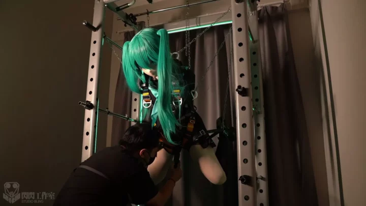 Screenshot 7 from Mika’s Gantry Suspension: Crotch Breathing Tube