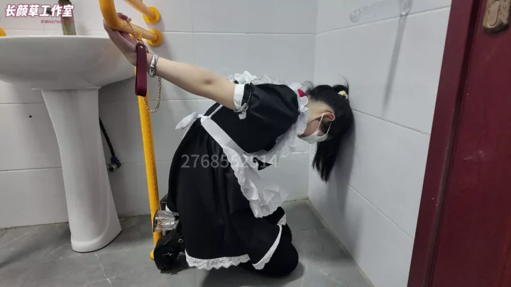 Screenshot 3 from Frost Meow: 3 Hours of Extreme Public Humiliation & Training