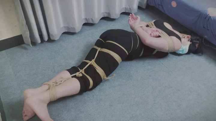 Screenshot 5 from SY’s Extreme Hogtie Challenge: Tickle Torture & Spanking