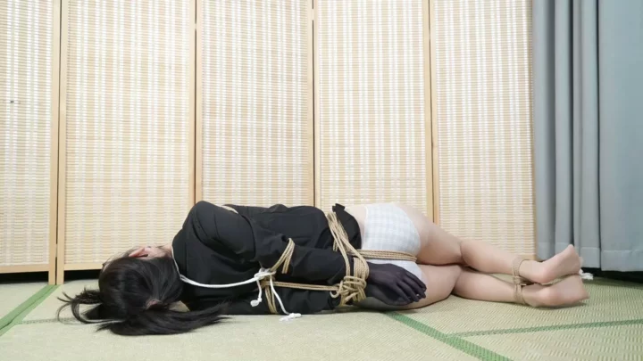 Screenshot 3 from Elephant Man Studio: Secretary’s Restrained Debut in Bondage