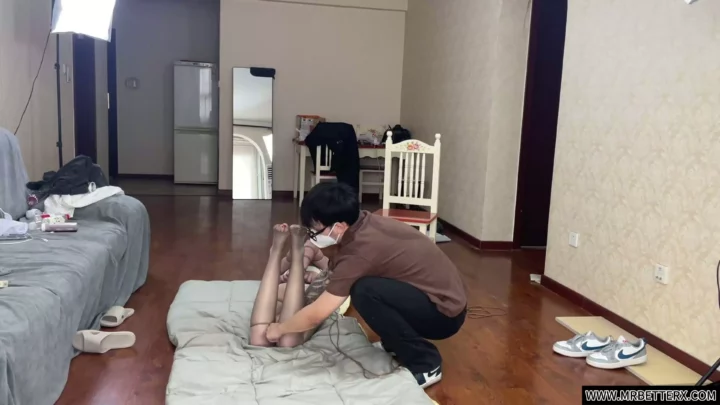 Screenshot 3 from Mr. Bett: Qiqi’s Early Hogtie Ballgag Predicament